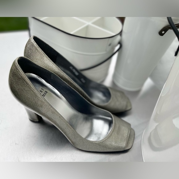 NEW ⭐️ Stuart Weitzman Patent Leather Square Shaped Peep Toe Pumps - Picture 5 of 8